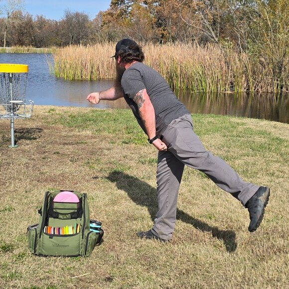 Disc Golf Backpack, Holds 26+ disk, Heavy Duty 600D Polyester - Picture 5 of 6